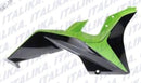 CUBIERTA DELANTERA INF IZQ P/ AT 110RT NGO/VERDE TAPA